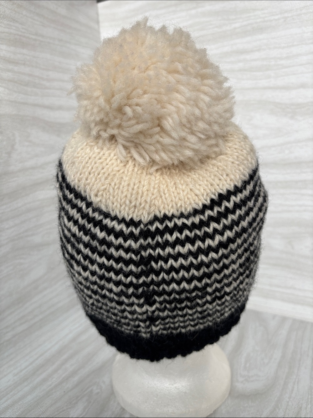 NWT Fair TRADE snow top beanie - black and white - Picture 5 of 9